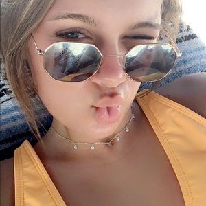 Meet your Posher, Emilee